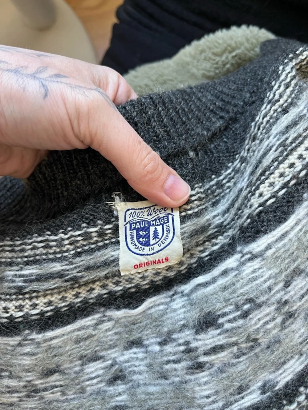 vintage 90’s wool cardigan - Picture 3 of 3